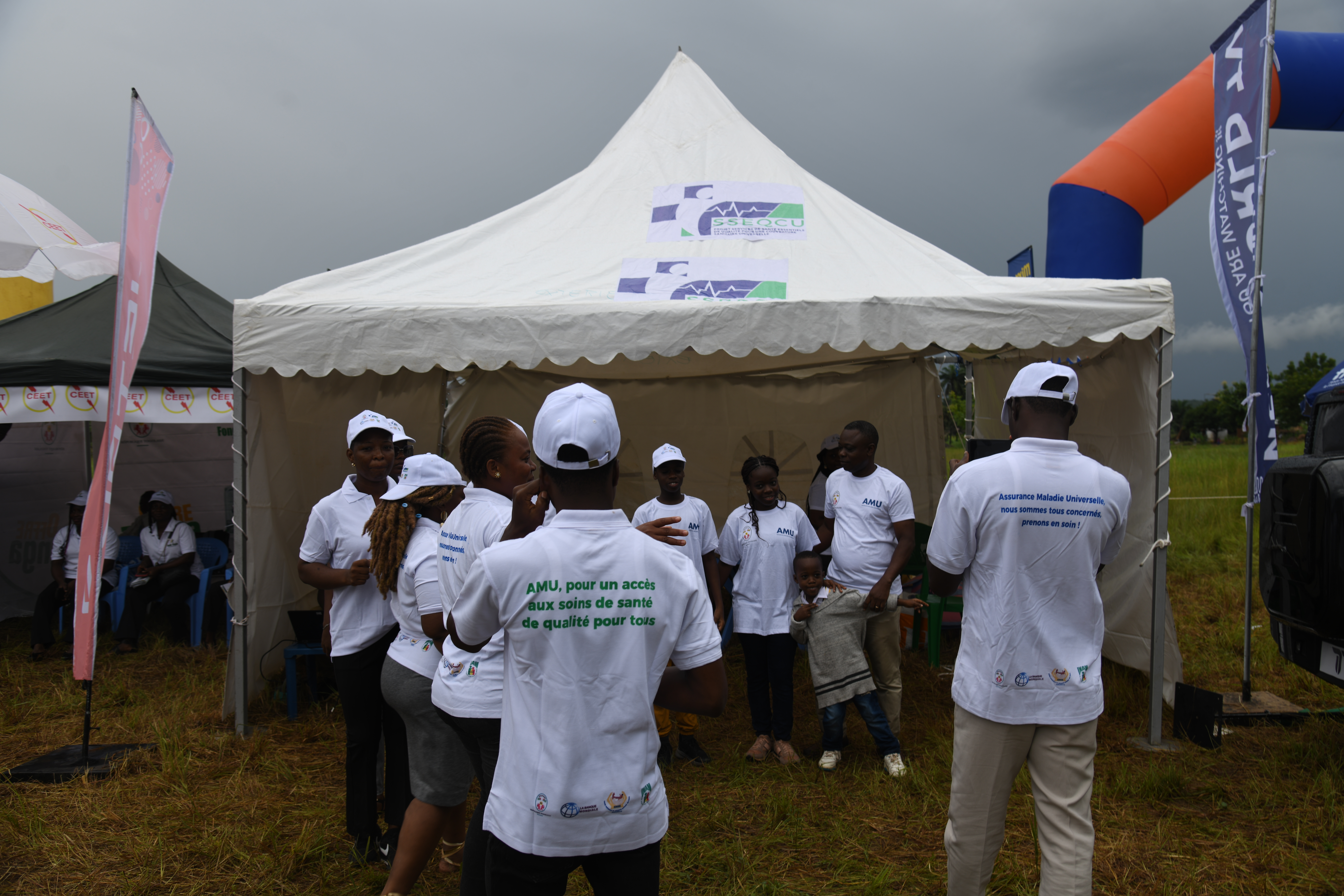 Stand du Projet SSEQCU sur le terrain de la finale du canton de Tchitchao